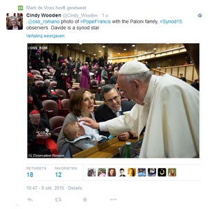 Paus Franciscus met het echtpaar Paloni en hun jongste telg