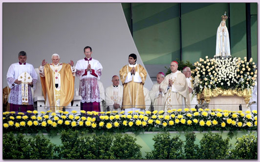 Pausbezoek  aan Fatima (foto: AP)