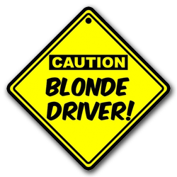 Pas op voor de blonde chauffeuse